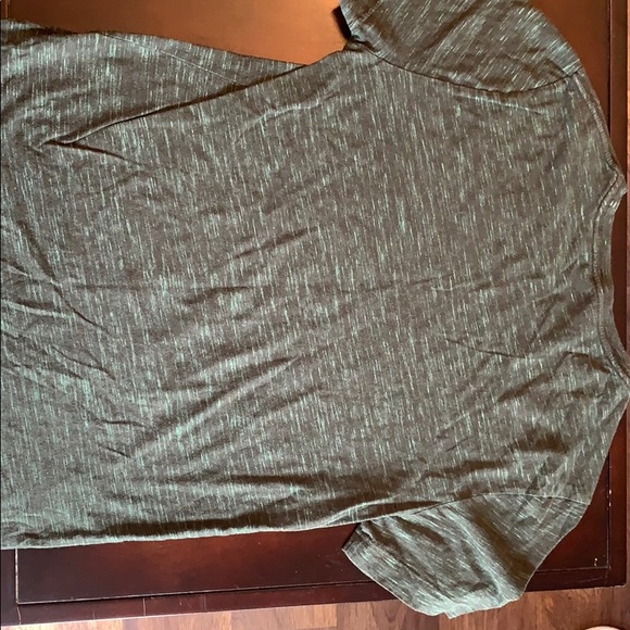 Banana Republic Men’s Soft Wash Tee - Picture 4 of 4